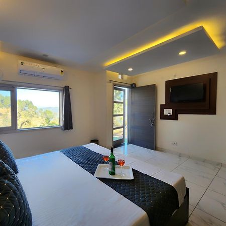 Pine Valley Resort Kasauli Buitenkant foto