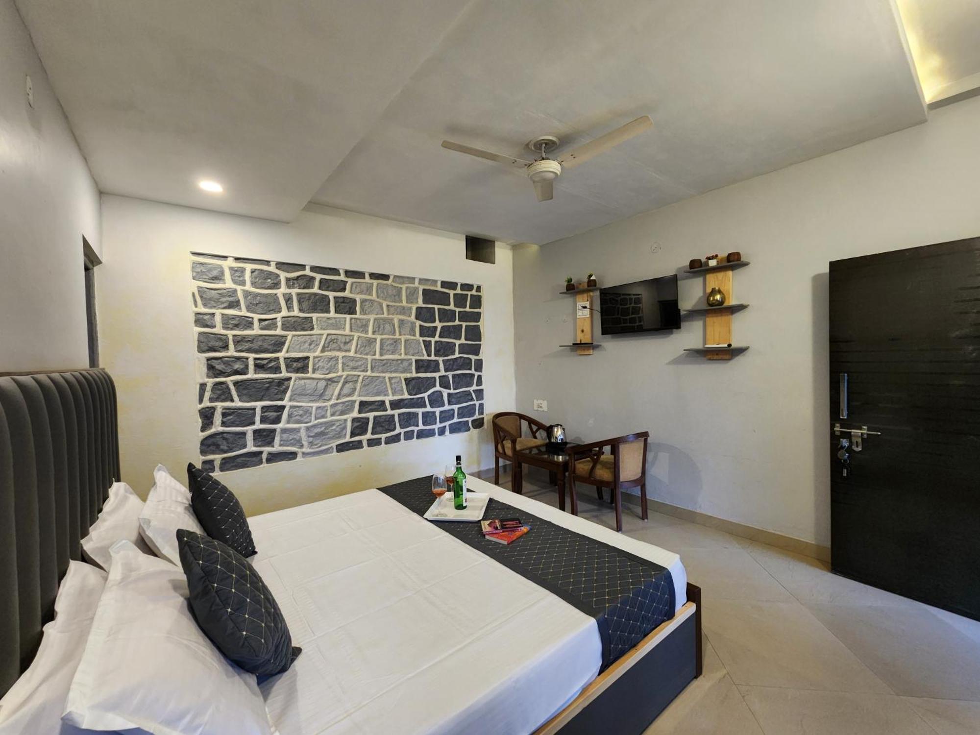 Pine Valley Resort Kasauli Buitenkant foto