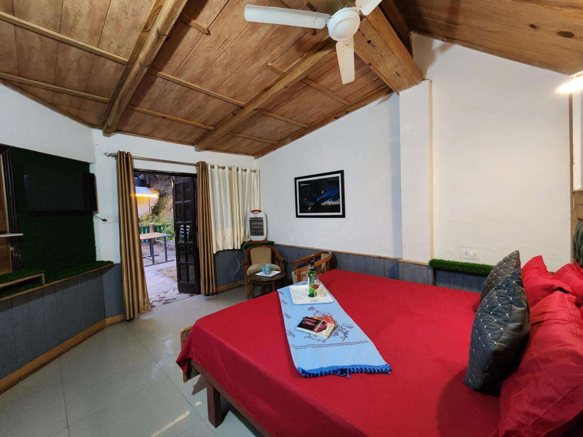 Pine Valley Resort Kasauli Buitenkant foto