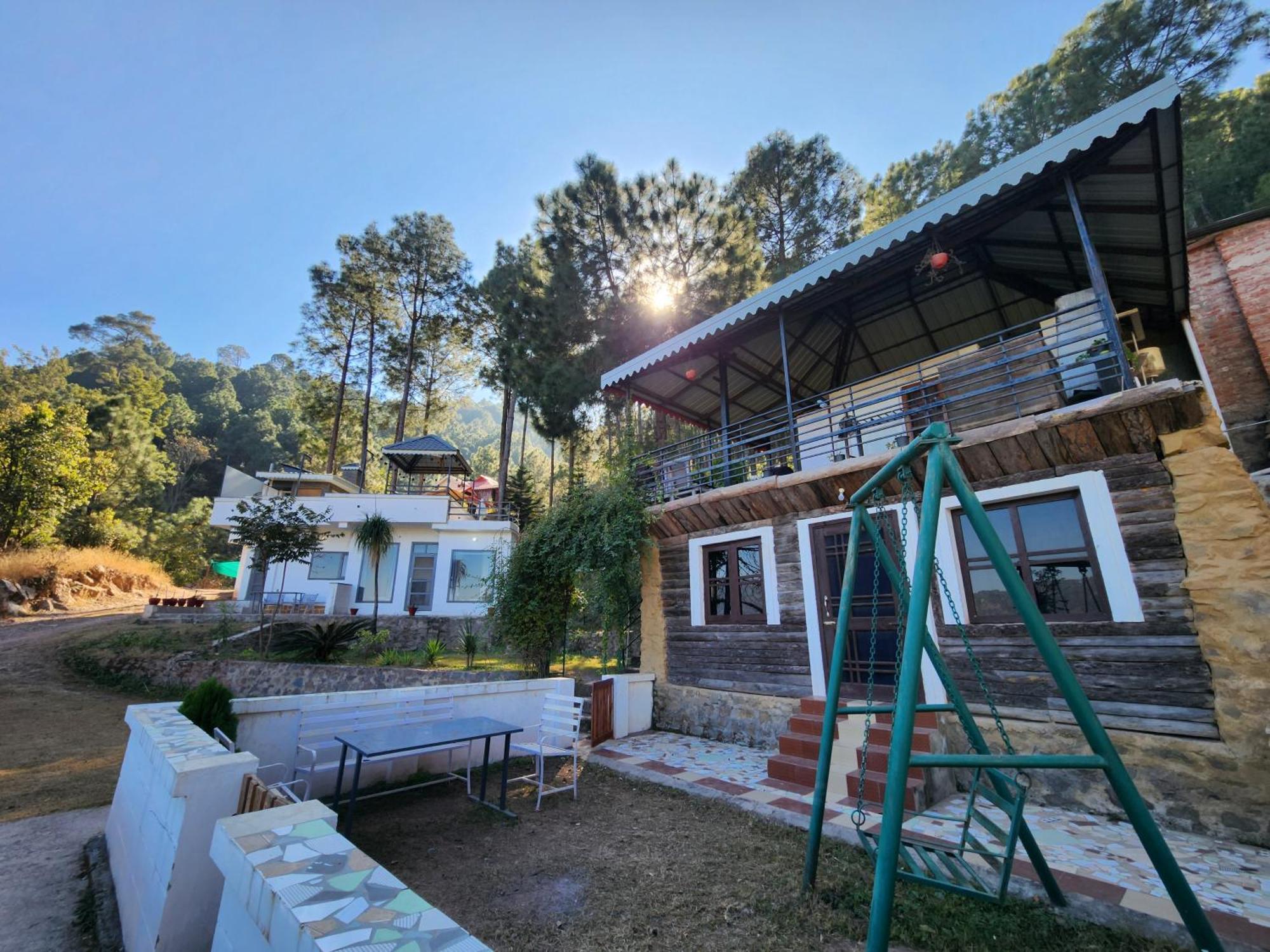 Pine Valley Resort Kasauli Buitenkant foto