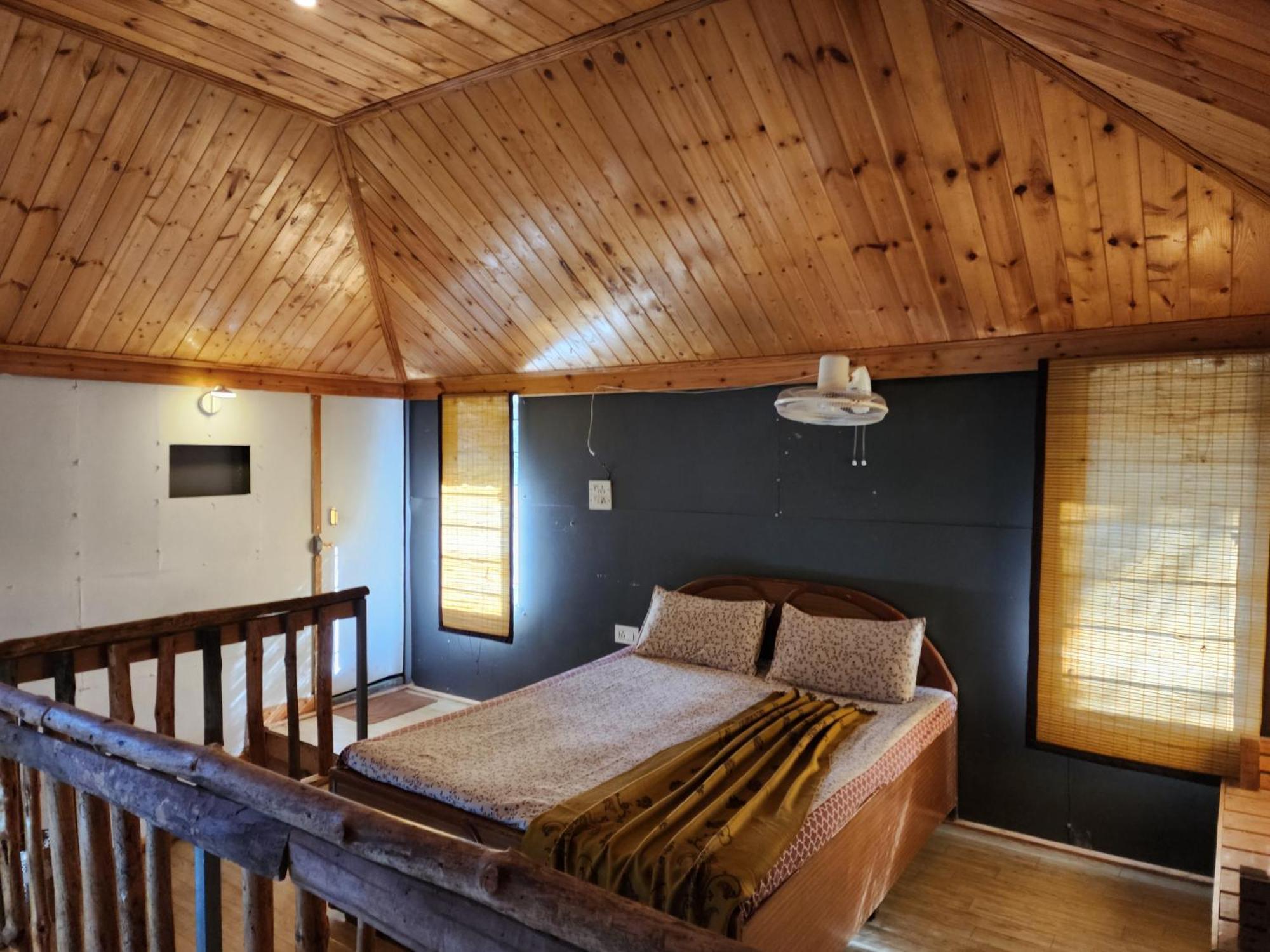 Pine Valley Resort Kasauli Buitenkant foto