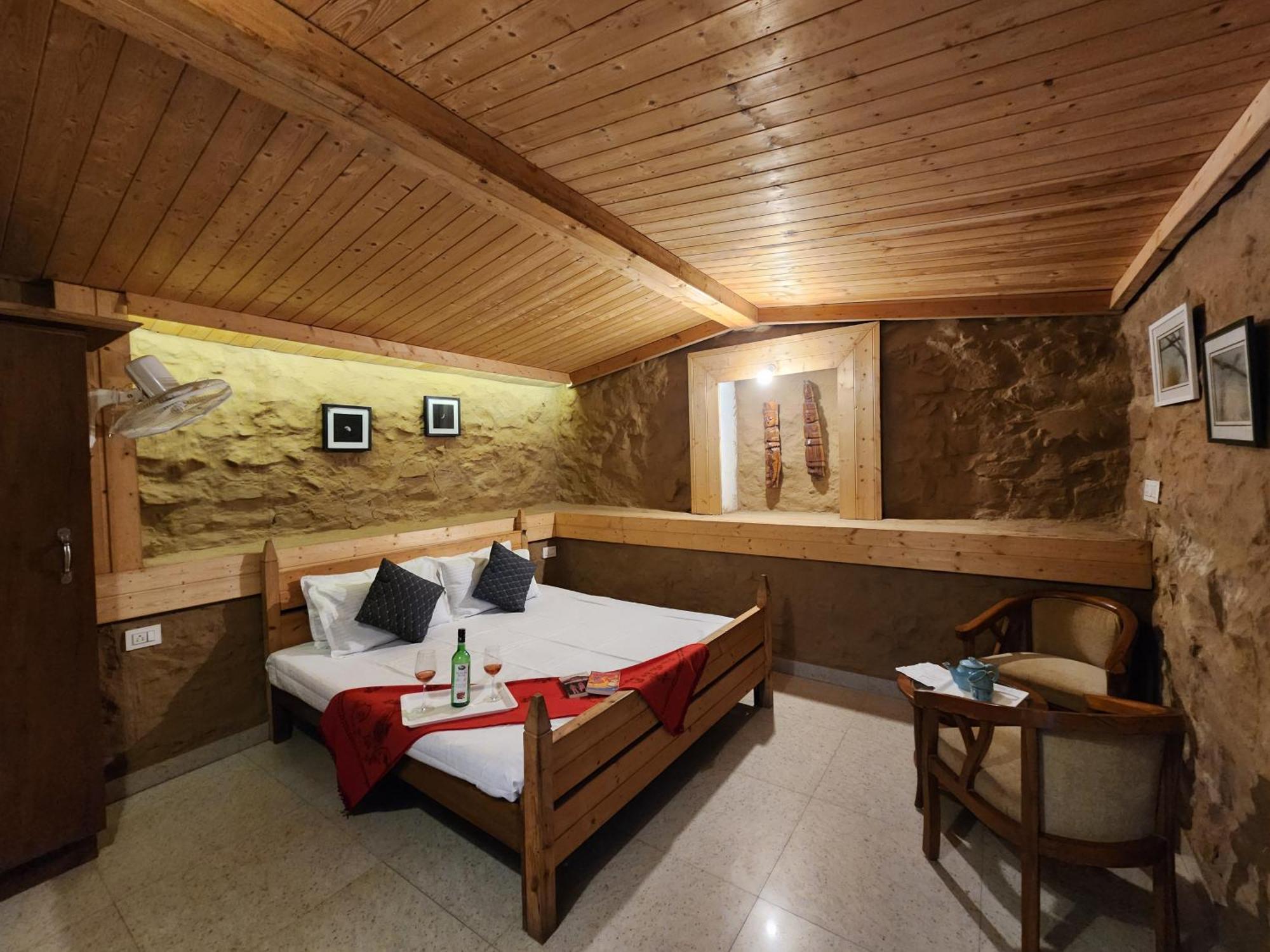 Pine Valley Resort Kasauli Buitenkant foto