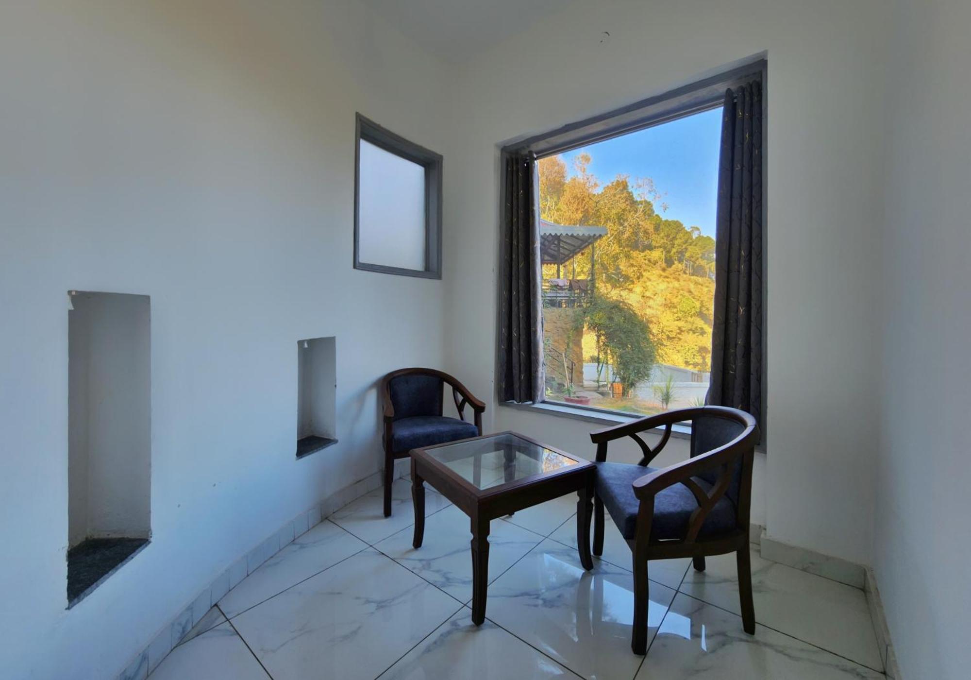 Pine Valley Resort Kasauli Buitenkant foto
