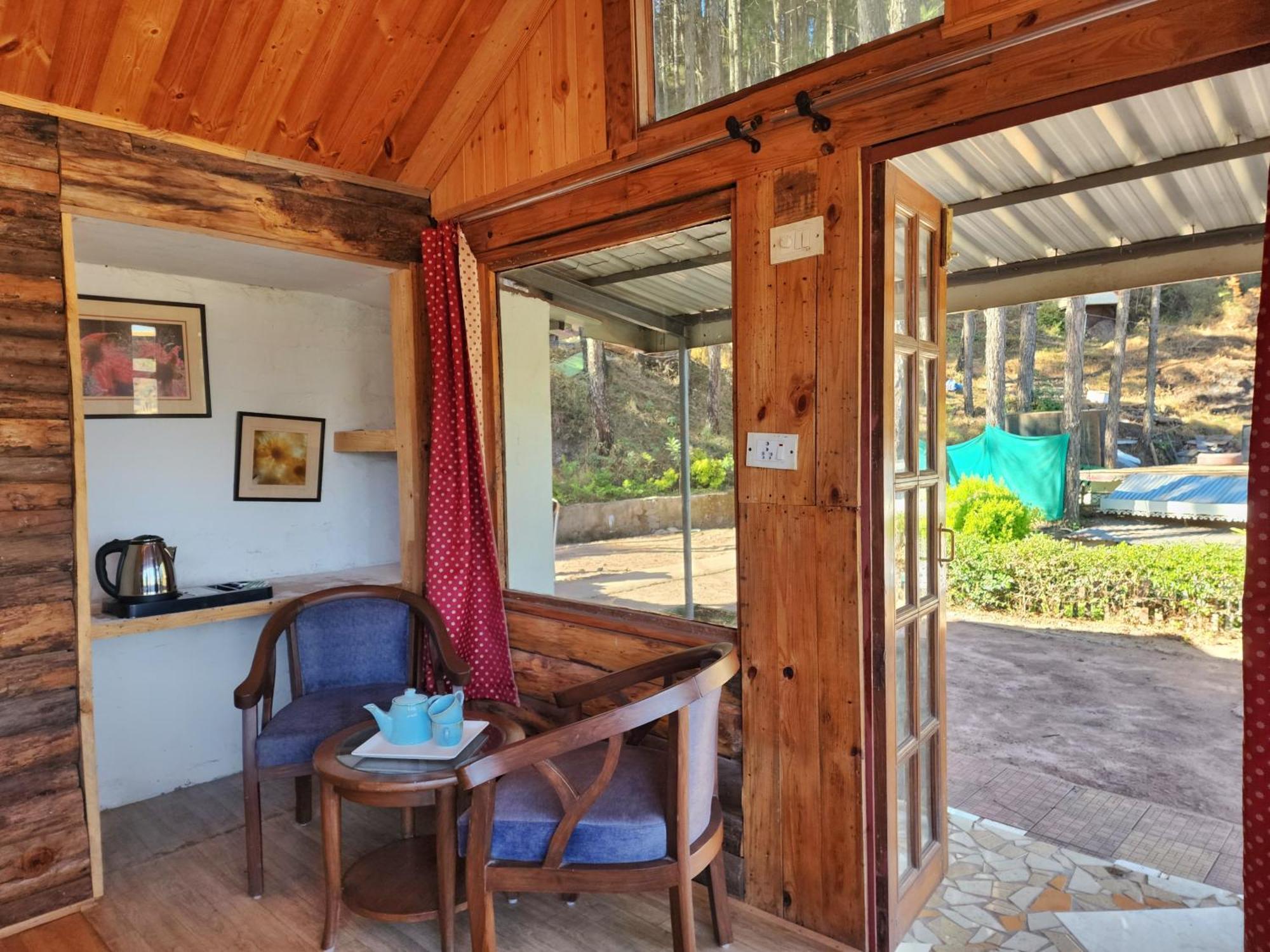 Pine Valley Resort Kasauli Buitenkant foto